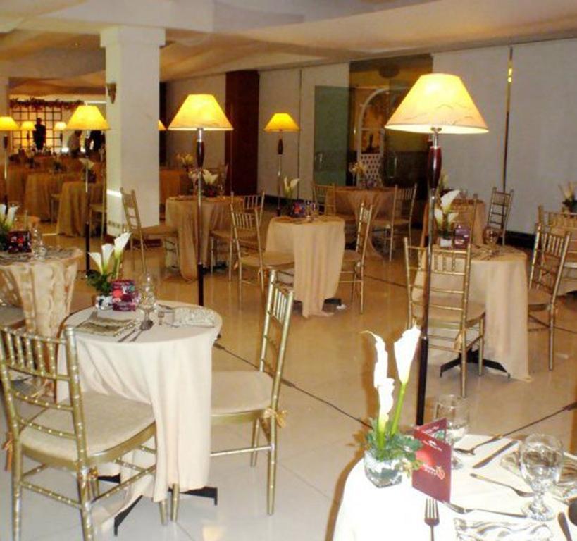 מנילה Cherry Blossoms Hotel מראה חיצוני תמונה