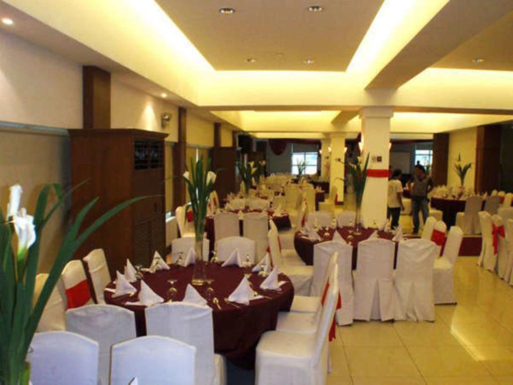 מנילה Cherry Blossoms Hotel מראה חיצוני תמונה