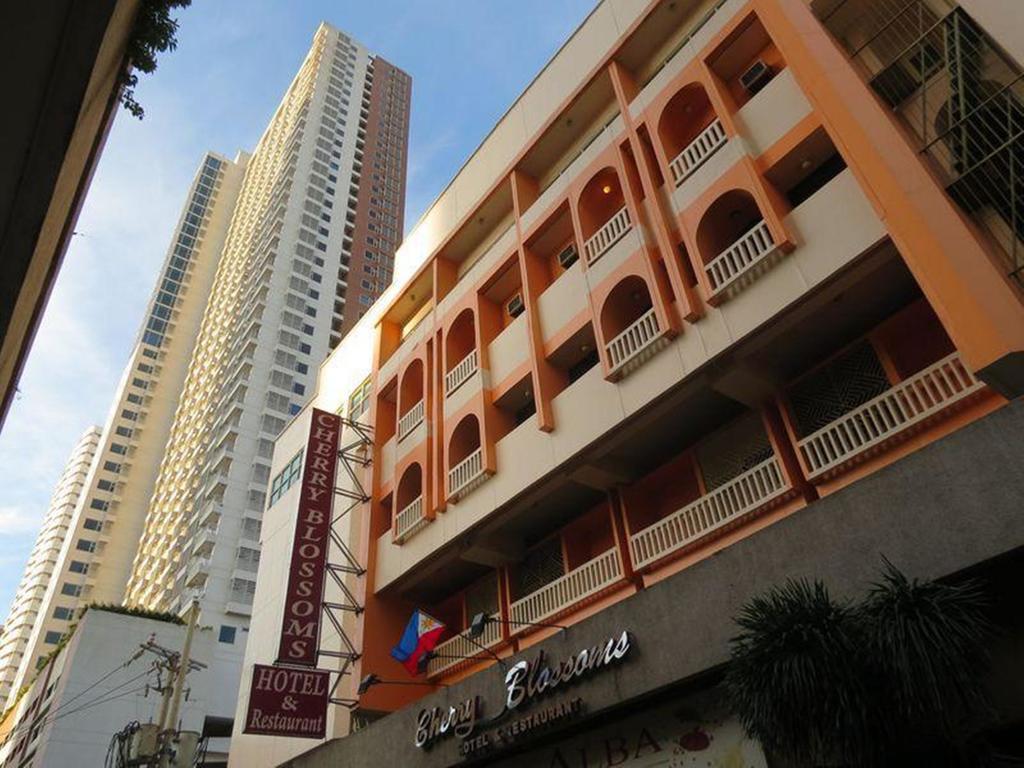 מנילה Cherry Blossoms Hotel מראה חיצוני תמונה