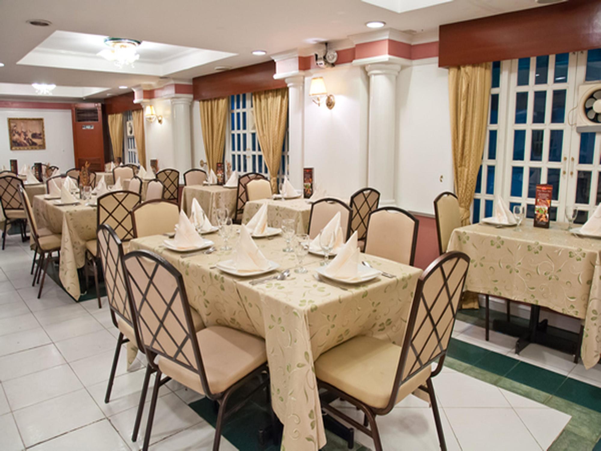 מנילה Cherry Blossoms Hotel מראה חיצוני תמונה