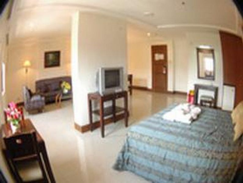 מנילה Cherry Blossoms Hotel מראה חיצוני תמונה