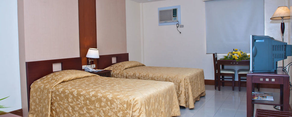 מנילה Cherry Blossoms Hotel מראה חיצוני תמונה