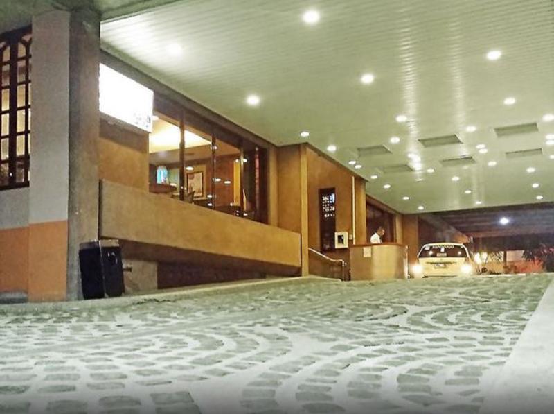 מנילה Cherry Blossoms Hotel מראה חיצוני תמונה