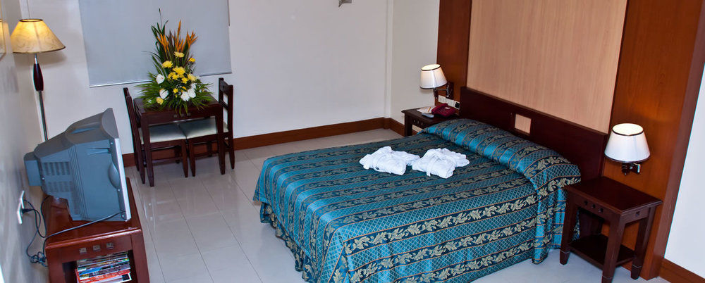 מנילה Cherry Blossoms Hotel מראה חיצוני תמונה