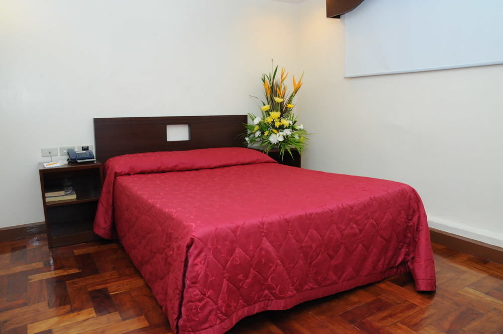 מנילה Cherry Blossoms Hotel מראה חיצוני תמונה
