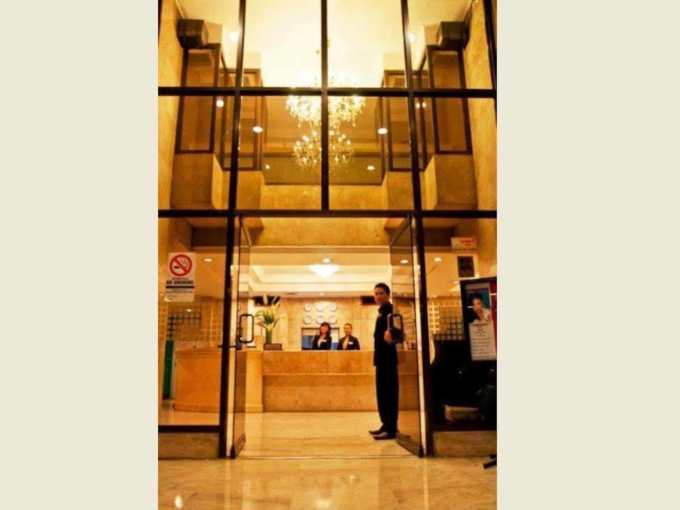 מנילה Cherry Blossoms Hotel מראה חיצוני תמונה
