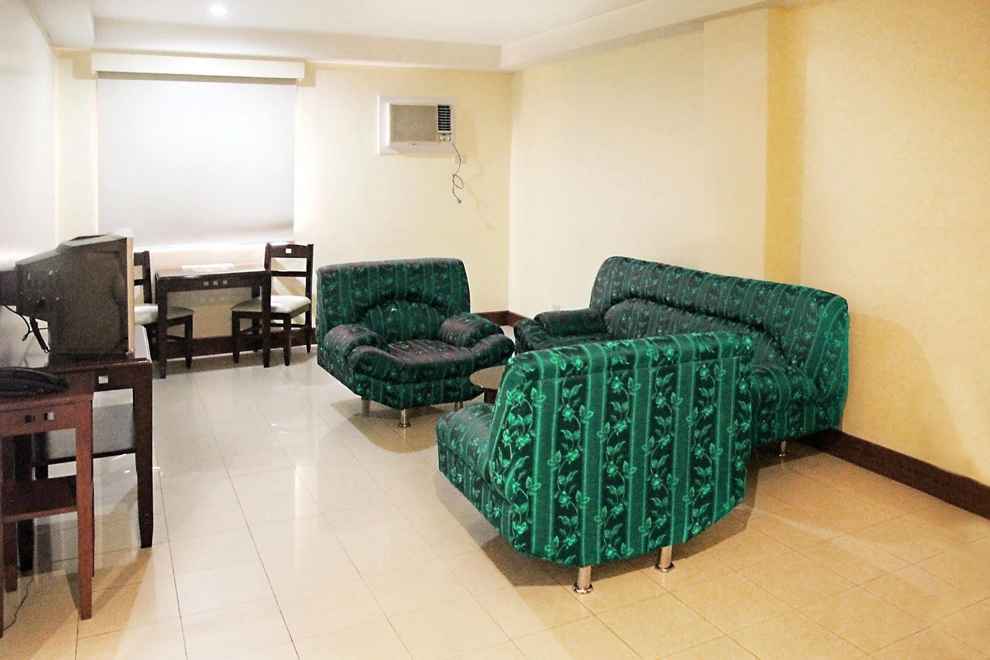 מנילה Cherry Blossoms Hotel מראה חיצוני תמונה