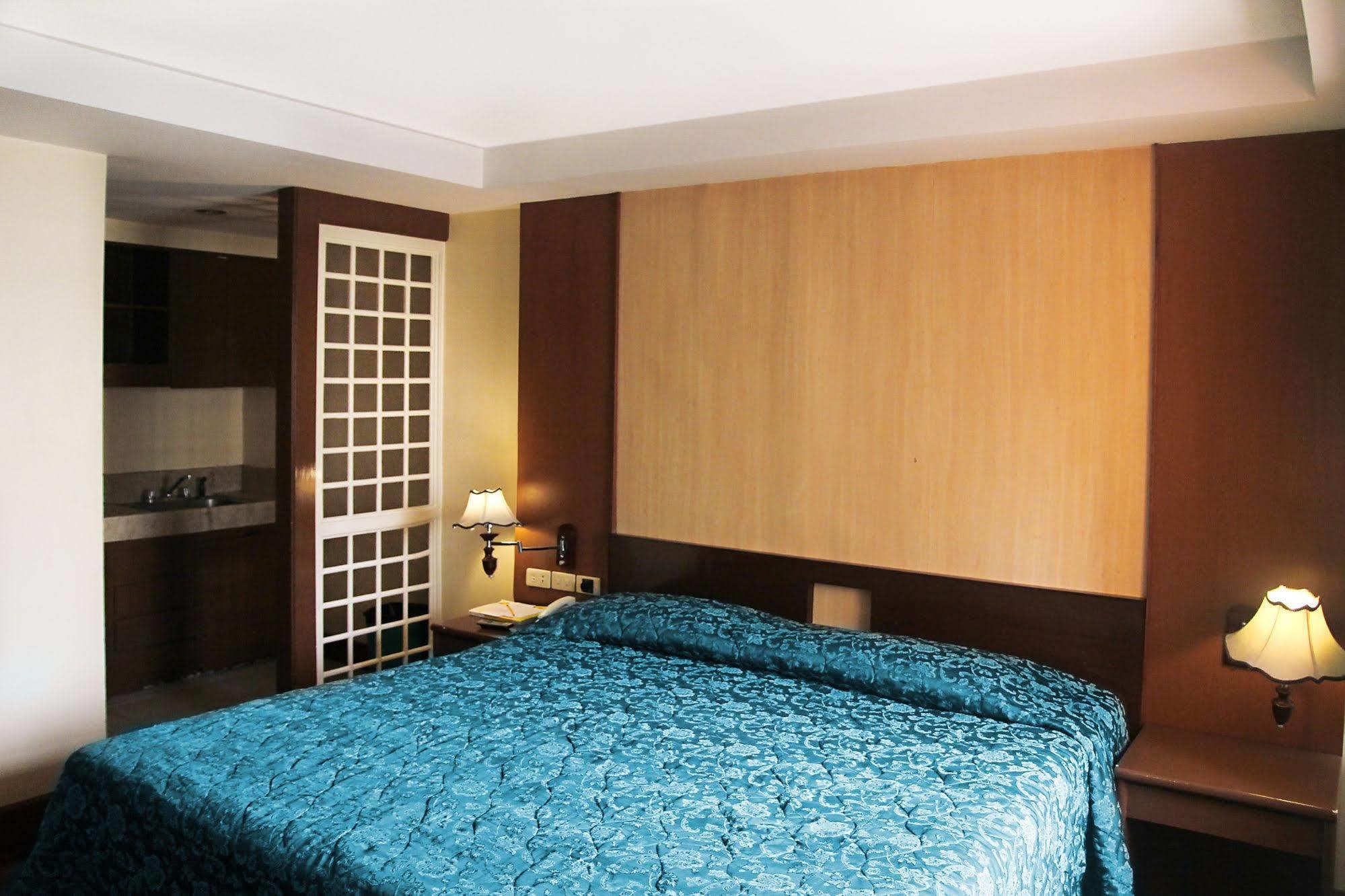 מנילה Cherry Blossoms Hotel מראה חיצוני תמונה