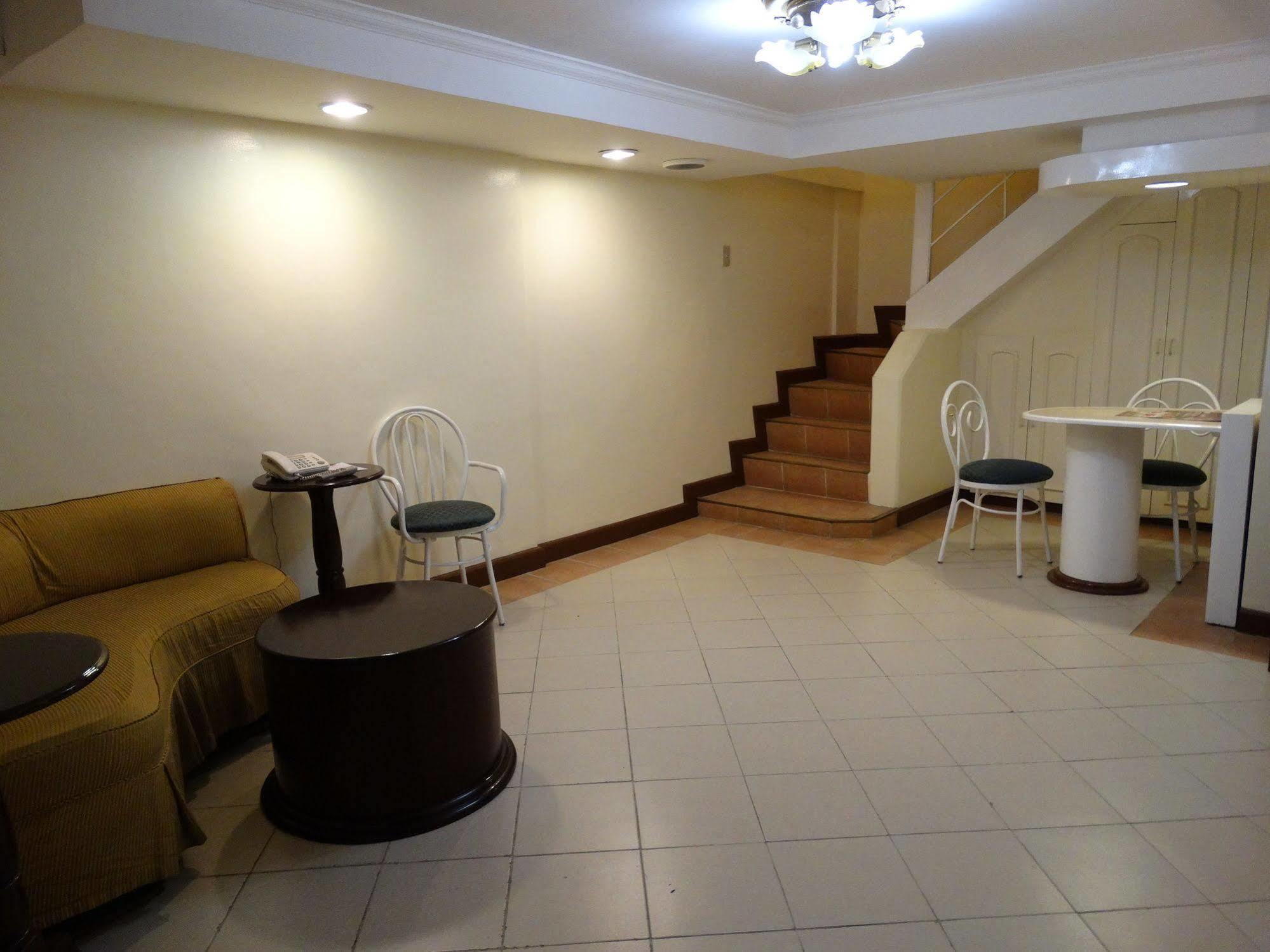 מנילה Cherry Blossoms Hotel מראה חיצוני תמונה