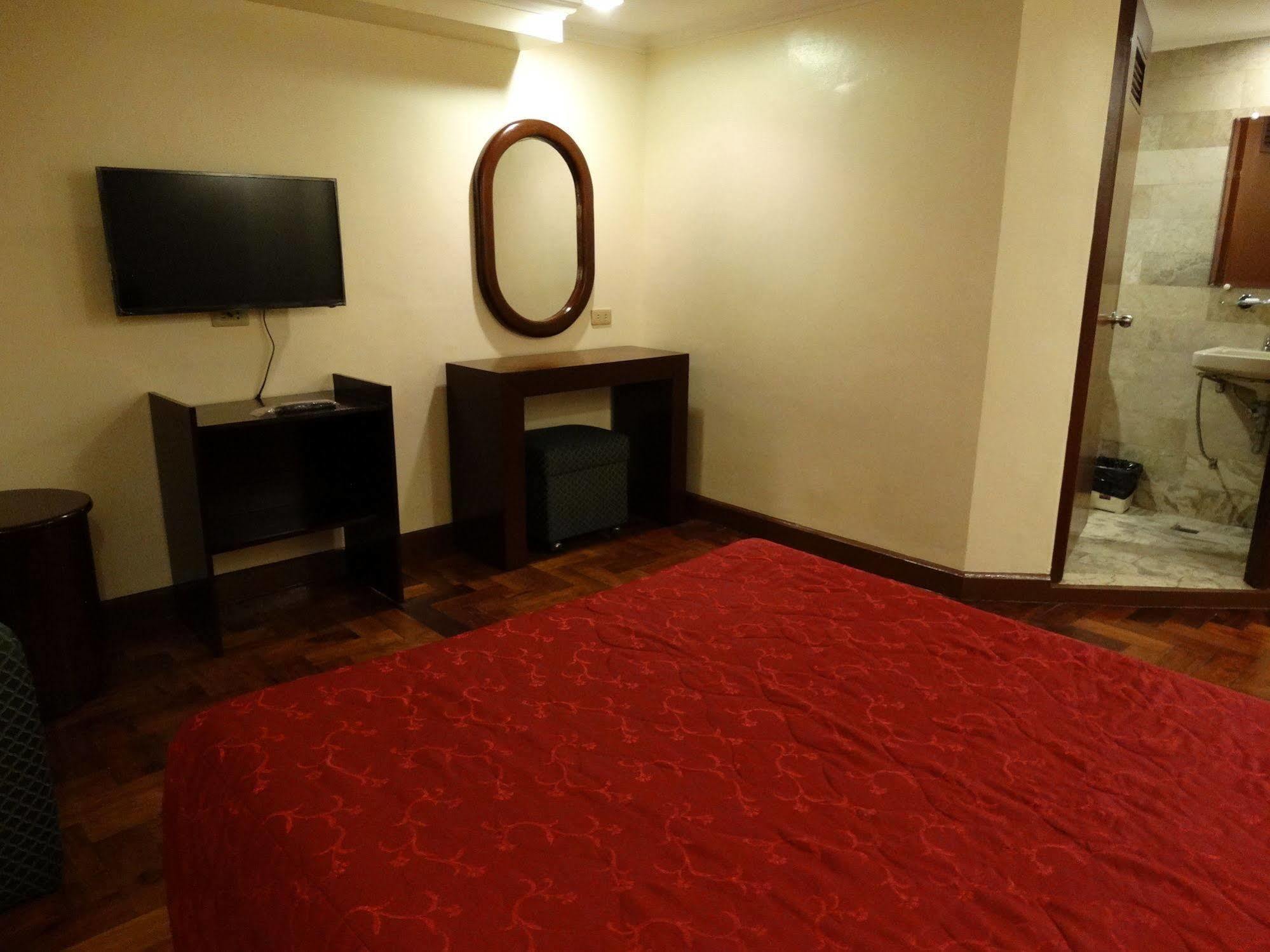 מנילה Cherry Blossoms Hotel מראה חיצוני תמונה