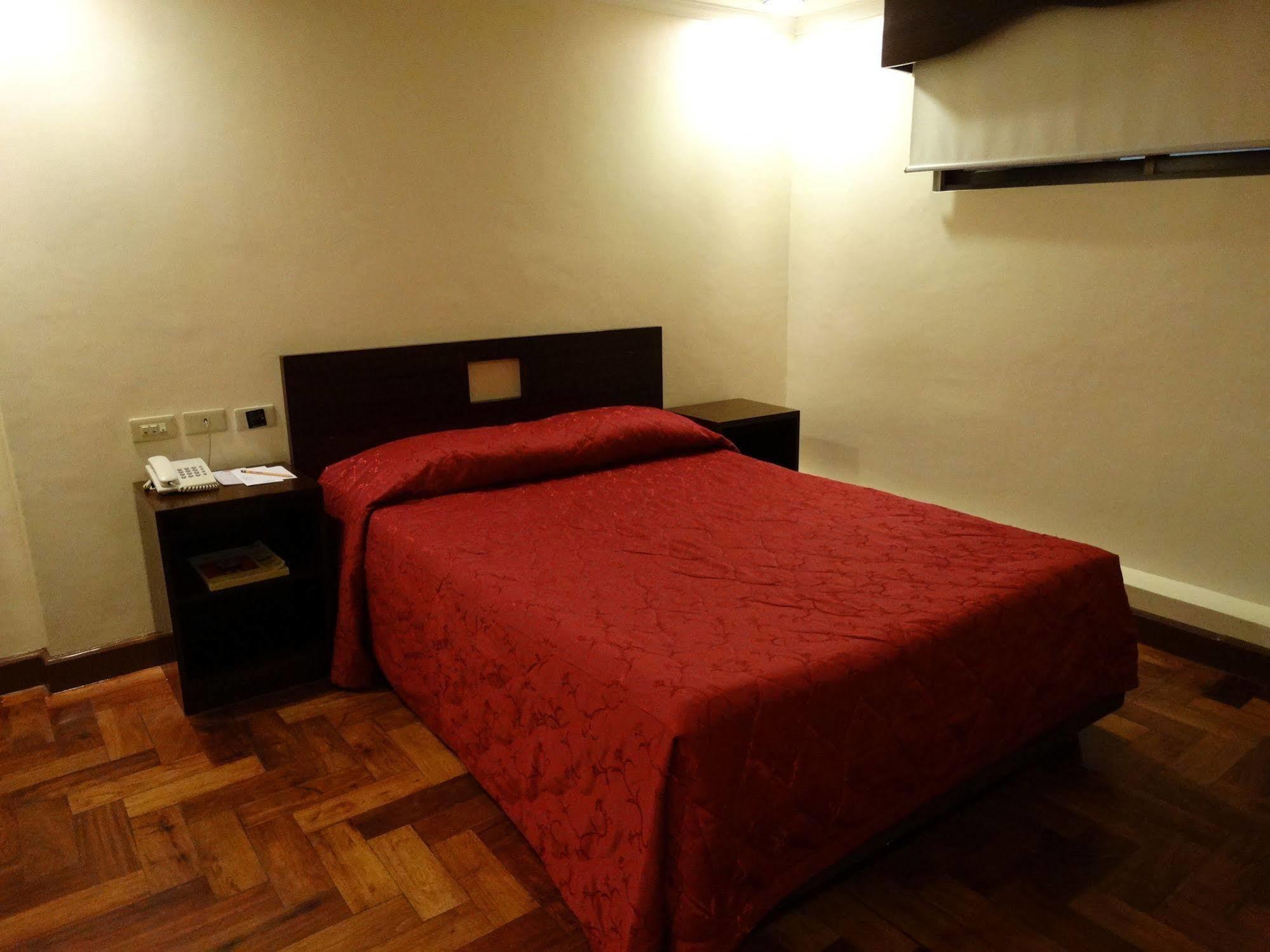 מנילה Cherry Blossoms Hotel מראה חיצוני תמונה