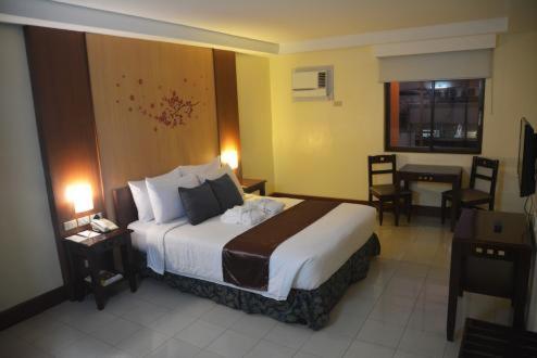 מנילה Cherry Blossoms Hotel מראה חיצוני תמונה