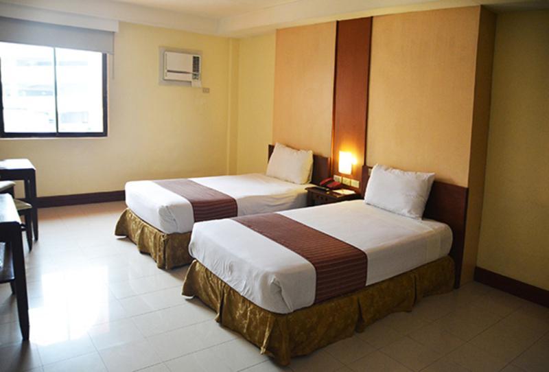 מנילה Cherry Blossoms Hotel מראה חיצוני תמונה