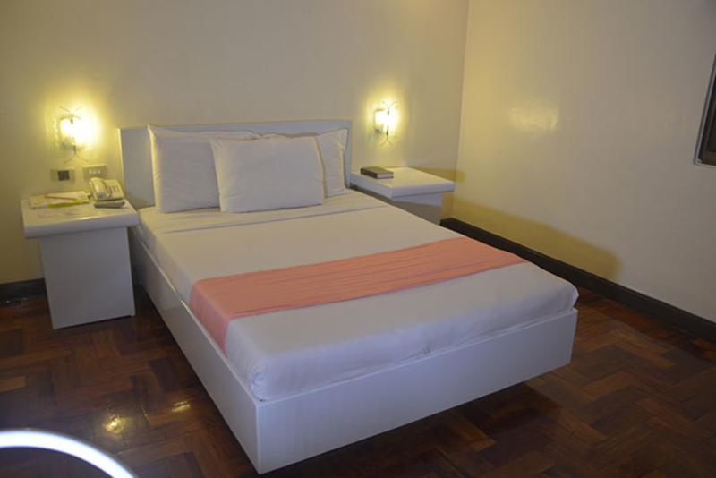 מנילה Cherry Blossoms Hotel מראה חיצוני תמונה